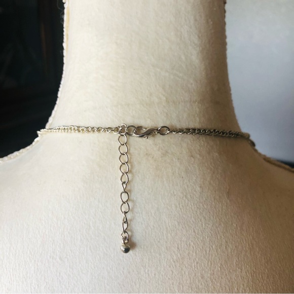 Silver graduated hammered ring leaf pendant chain necklace - Picture 7 of 9